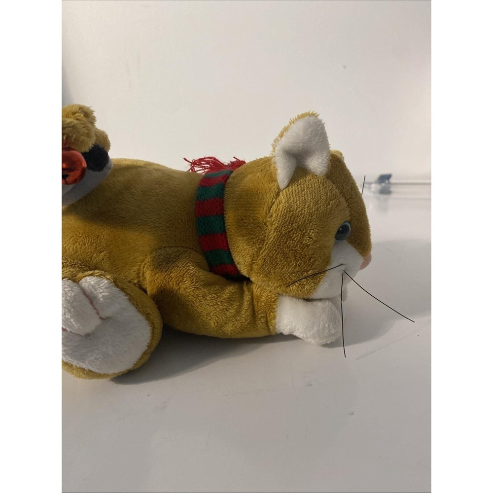 Vintage Pan Asian Creations Christmas Musical Cat with Mouse Tail Shakes - Picture 3 of 8